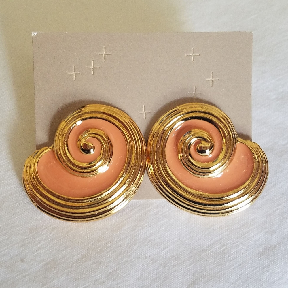 Vintage Avon Island Conch Shell Earrings